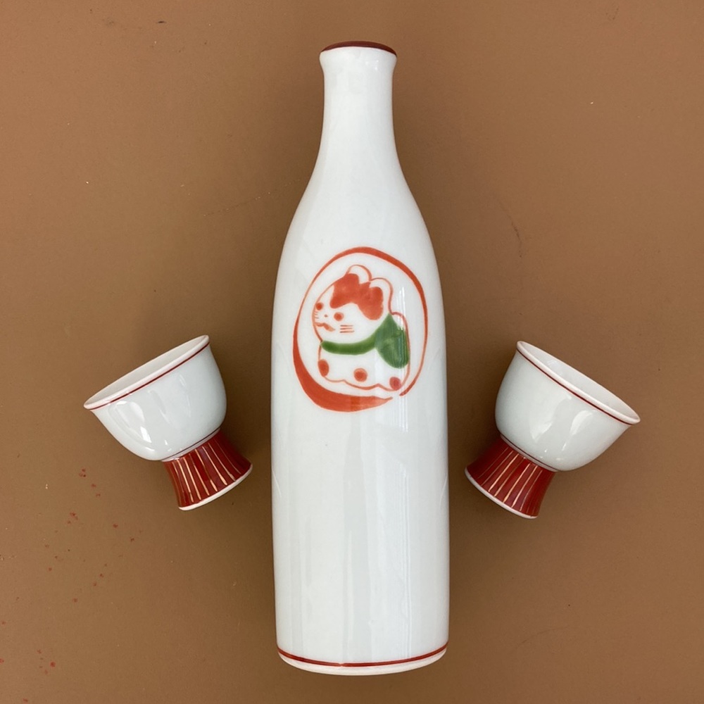 Adorable Sake Set NIB Kitty cat and Fish Sake decanter bottle and 2 sake glasses